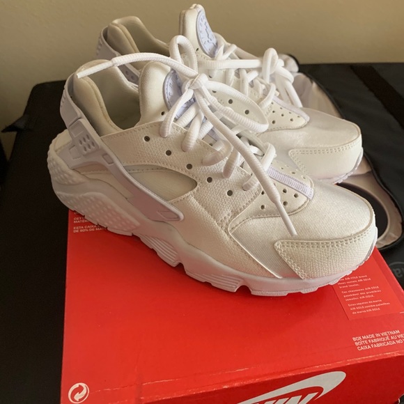 Shoes - nike huaraches - brand new